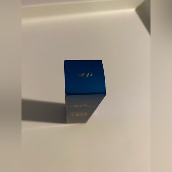 Tarte Twinkle Stick Highlighter in Skylight - Picture 2 of 4